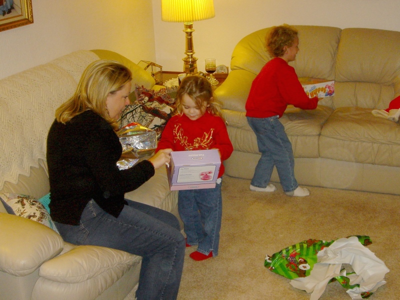 Hildebrand Christmas ScreenSaver/800x600_2004-12-24-17 Christmas Eve J&J.jpg